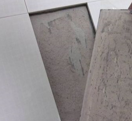 孟州瓷砖空鼓维修公司分享瓷砖铺贴时如果打浆（即涂抹在瓷砖背面和基层上的砂浆或瓷砖胶）过少，会带来以下问题